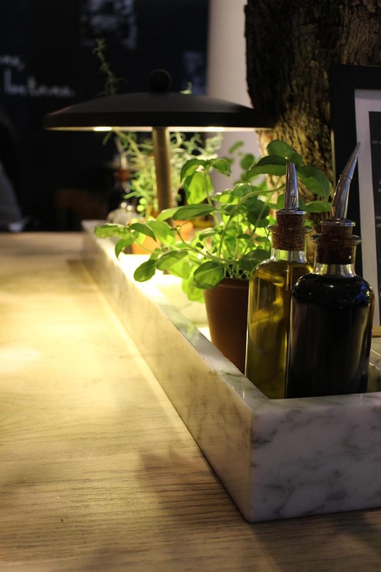 Home Verschillende hanglampen voor de eettafel in diverse stijlen en materialen voor het creëren van ideale sfeer
