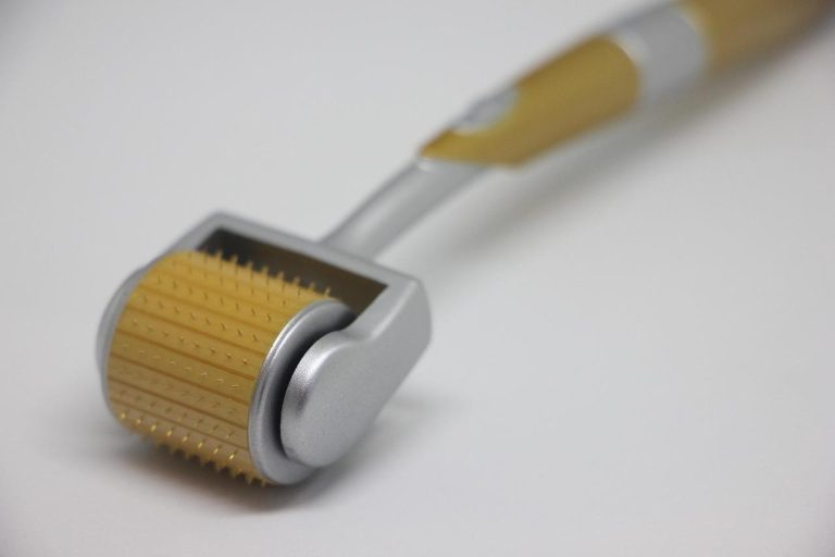 Home Microneedling behandeling voor huidverbetering met stimulatie van collageen en elastine voor strakkere, gladder huid en minde